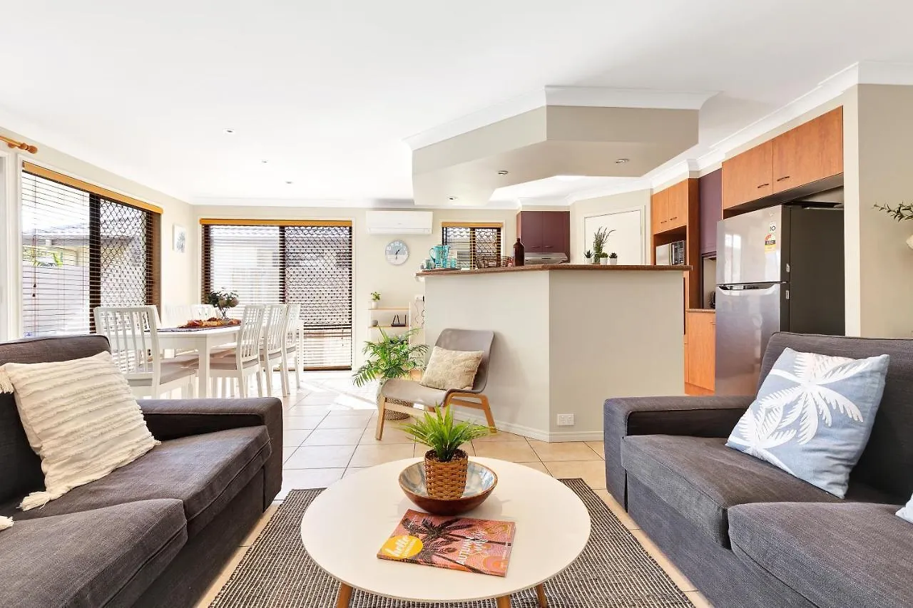 Semesterbostad Pet Friendly 5 Bedroom Family Home W Pool At Caloundra Caloundra West