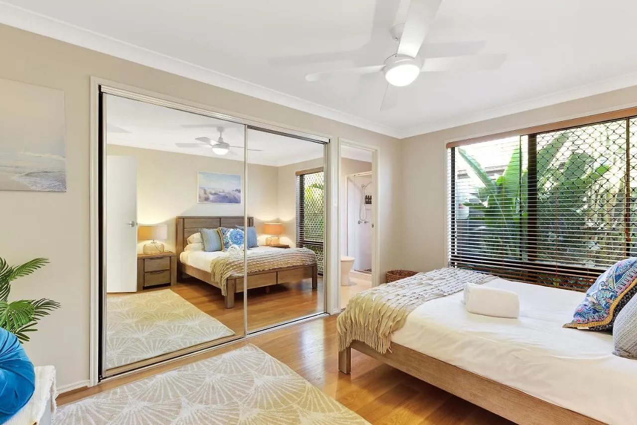 Pet Friendly 5 Bedroom Family Home W Pool At Caloundra Caloundra West 0*,