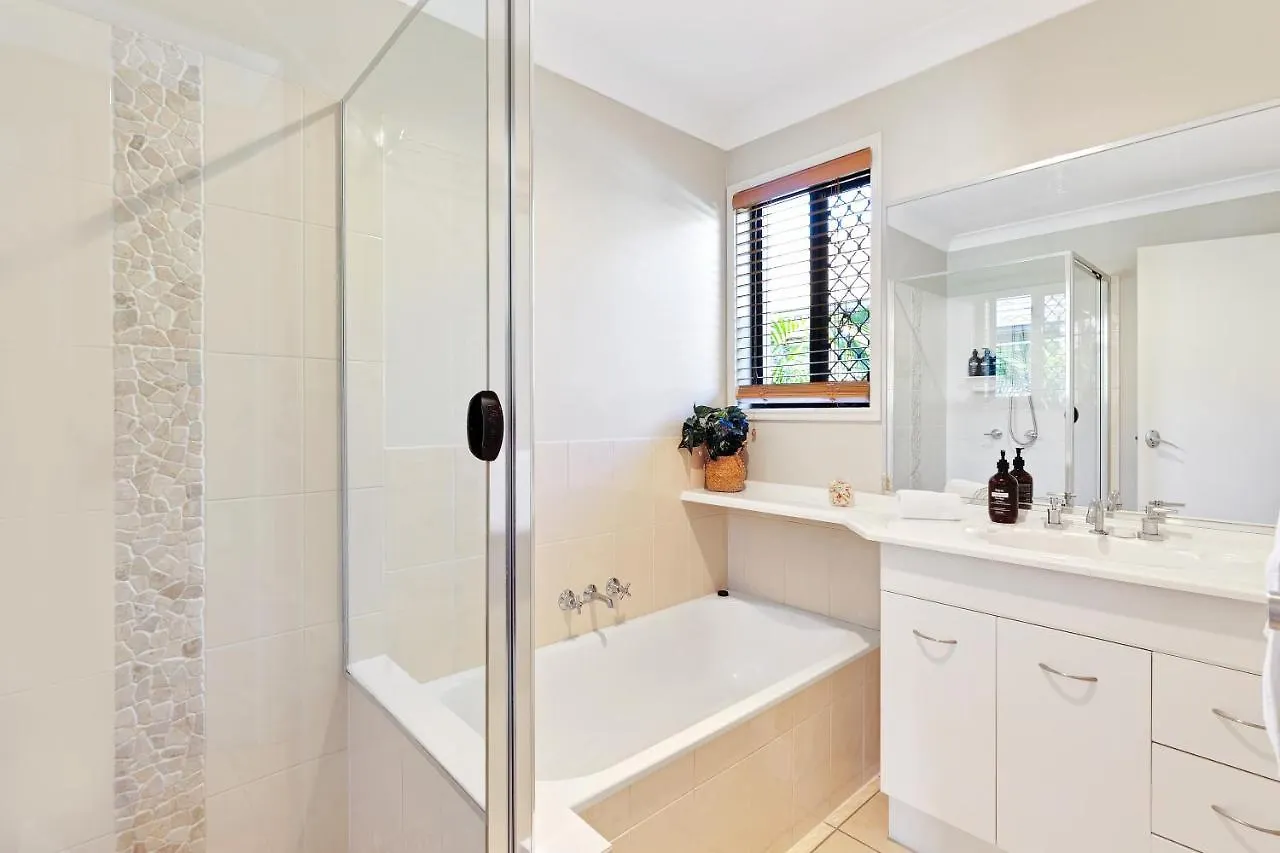 Pet Friendly 5 Bedroom Family Home W Pool At Caloundra Caloundra West 0*,