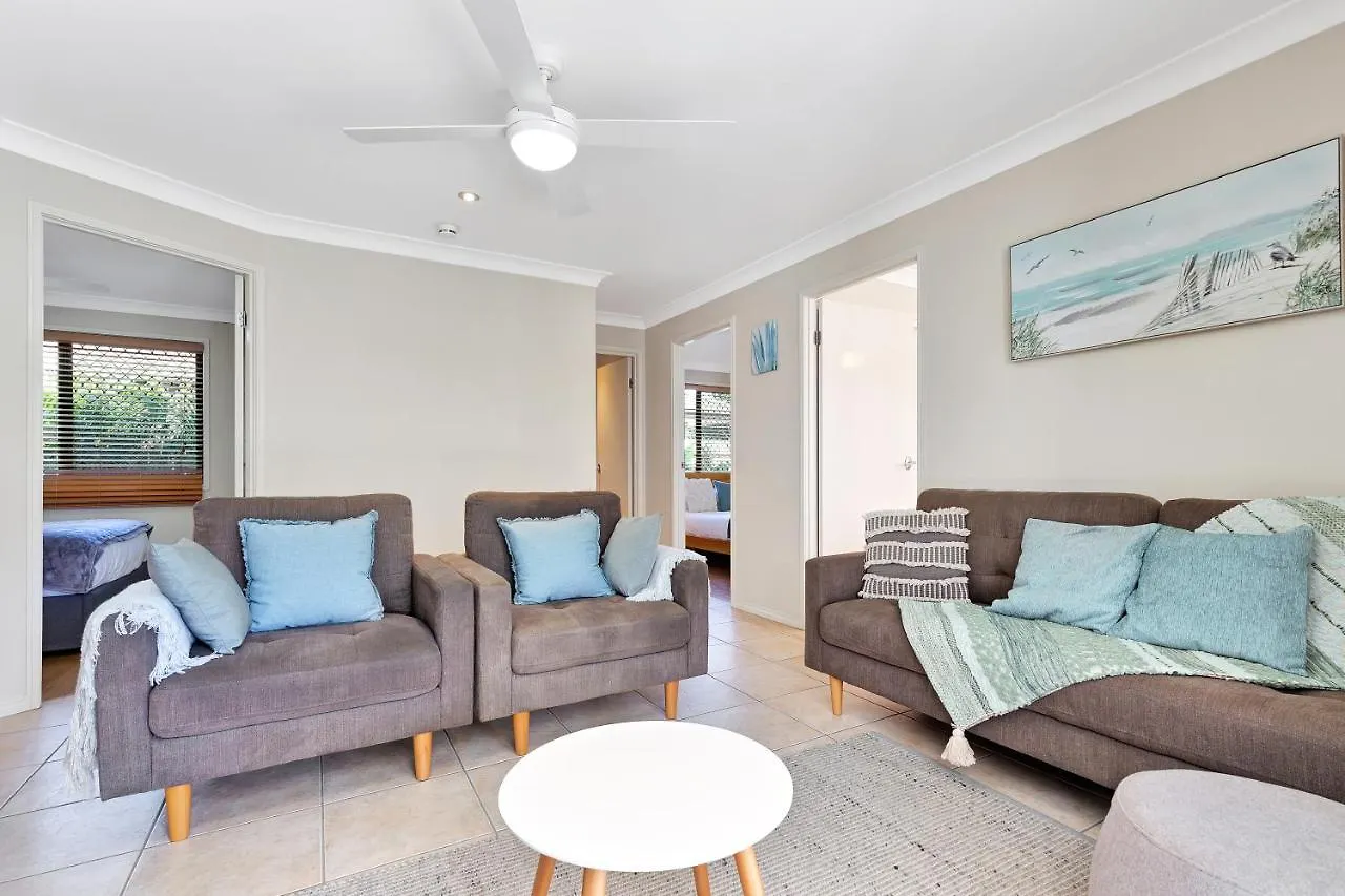 Pet Friendly 5 Bedroom Family Home W Pool At Caloundra Caloundra West Дом отдыха