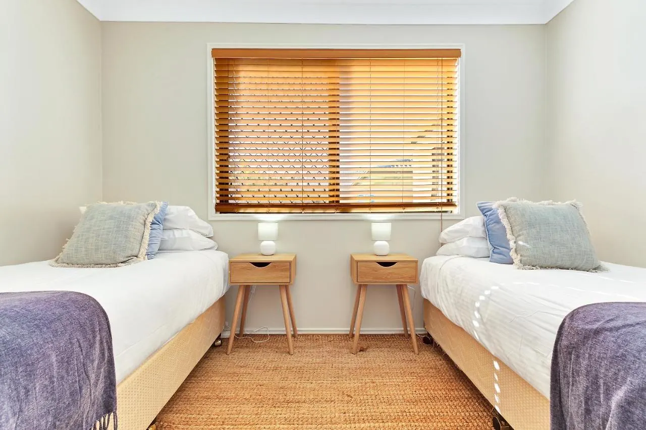 Дом отдыха Pet Friendly 5 Bedroom Family Home W Pool At Caloundra Caloundra West