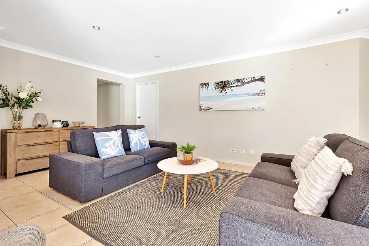 Дом отдыха Pet Friendly 5 Bedroom Family Home W Pool At Caloundra Caloundra West